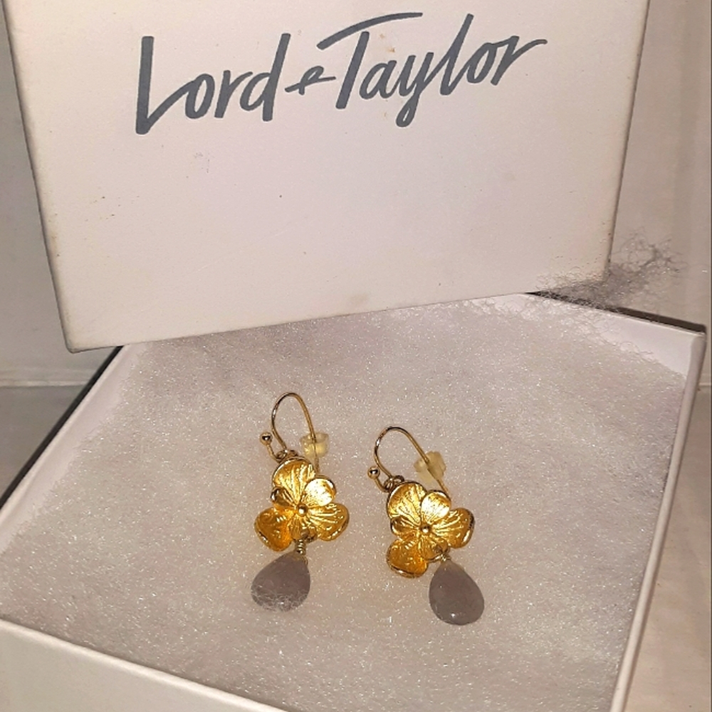 NWOT Lord & Taylor Gold Boxed Dangle Earrings